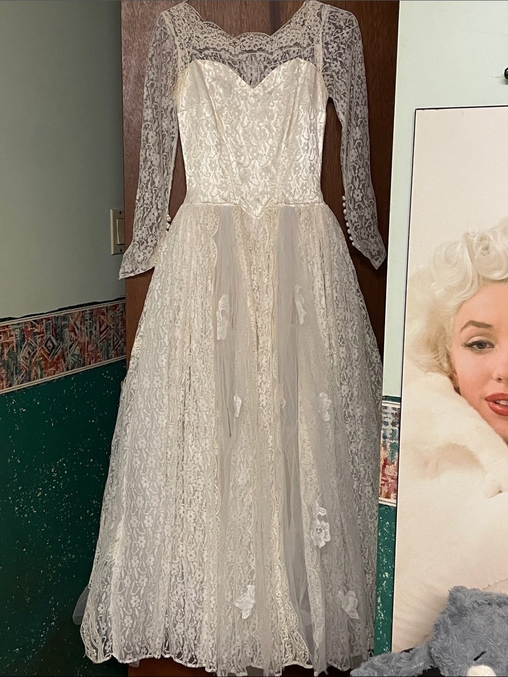 Vintage 50s lace long sleeve scalloped neck full ballGown skirt bridal gown